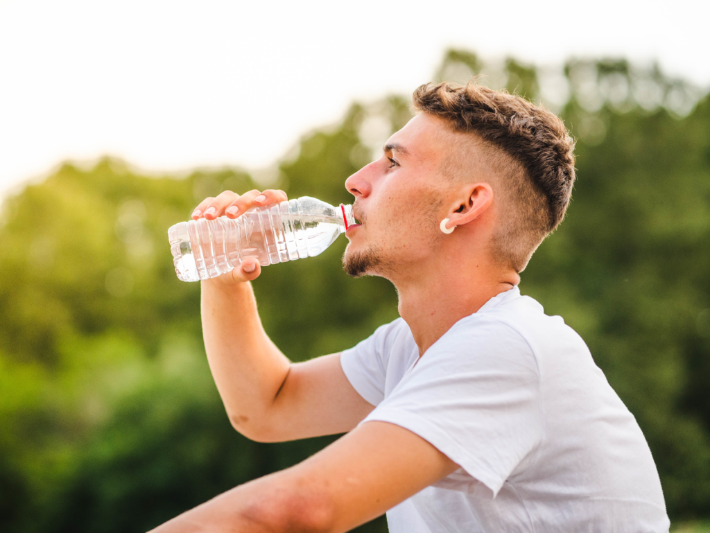 El poder de cuidarte a ti mismo: Cómo el agua, el ejercicio y el descanso pueden transformar tu energía y estado de ánimo. 2 Mejora tus energias y estado de animo bebiendo suficiente agua