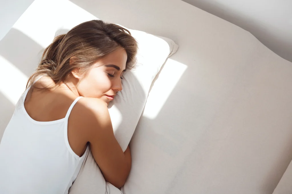 El poder de cuidarte a ti mismo: Cómo el agua, el ejercicio y el descanso pueden transformar tu energía y estado de ánimo. 4 Mejora tus energias y estado de animo durmiendo bien